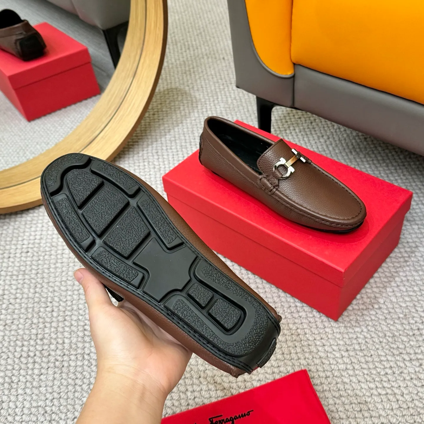 Men's men's shoes 💰420 (Yangli) Ferragamo 〰Ferragamo 2⃣️0⃣️2⃣️5️⃣ New series 👊🏻 Upper 🇮🇹 Italian imported calfskin, original outsole molding. Water-dyed sheepskin lining. The identity of every successful man is set off, and the upper and lower shoes are elegant and stable🚶🏻🚶🏻The high-end custom counter original replica is an eternal classic🔍️Number of codes: 38-46 with counter packaging